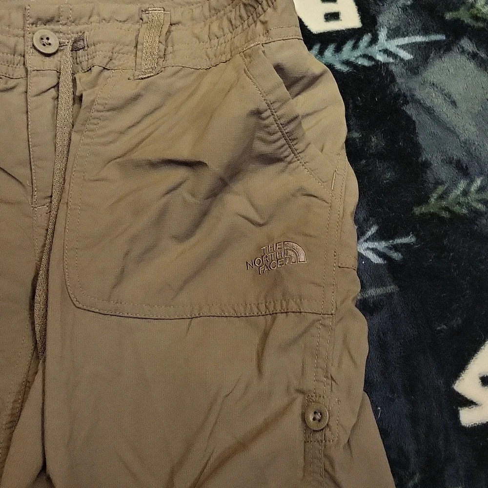 North Face Shorts (Size 6) - Picture 4 of 10
